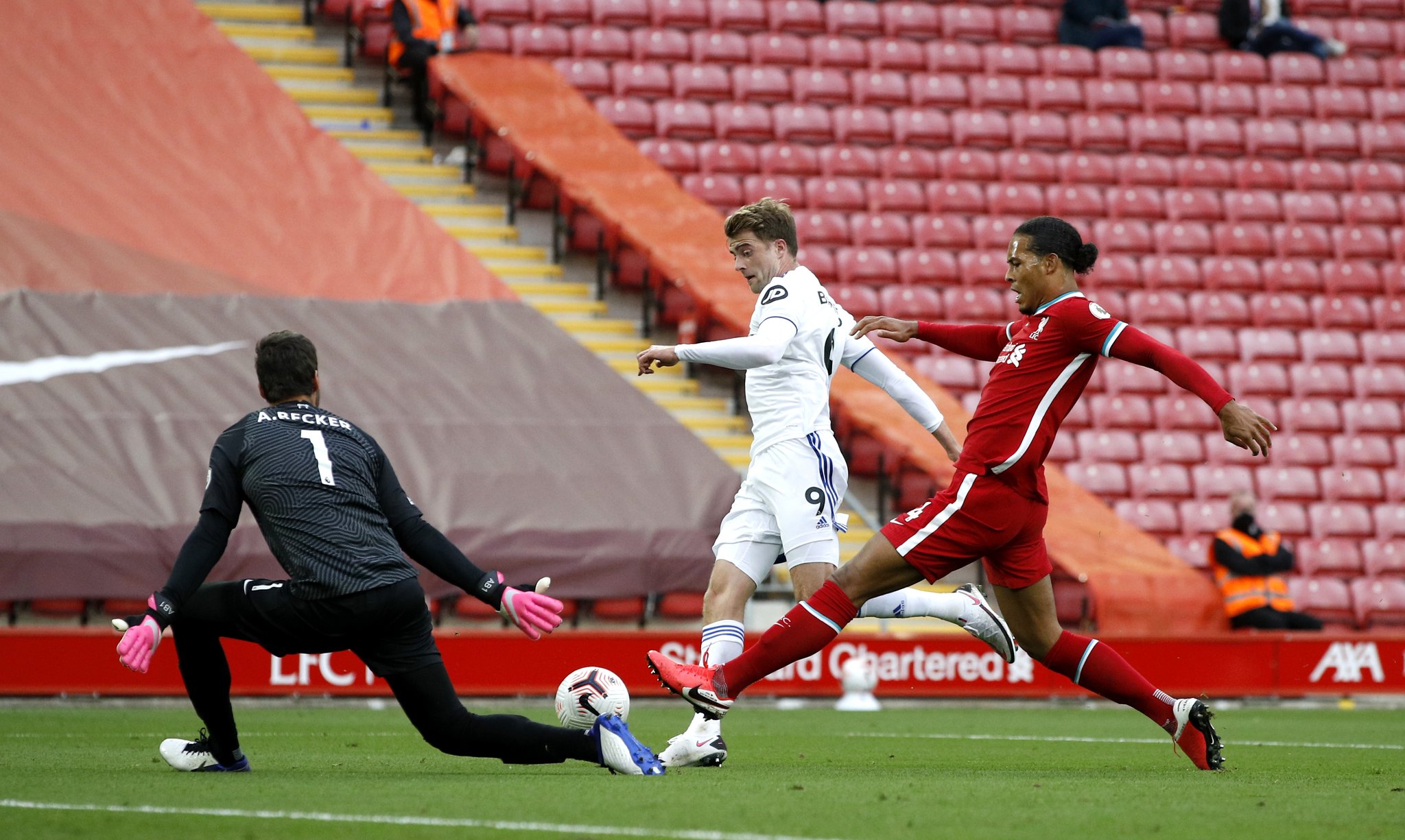 然在国际舞 然在国际舞