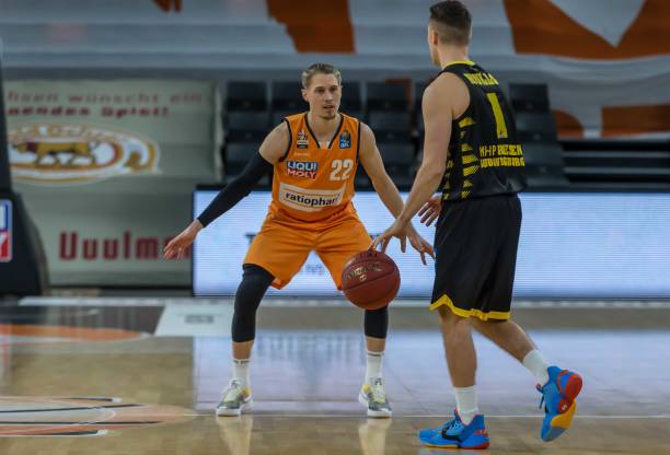 瓦尔迪的个 瓦尔迪的个